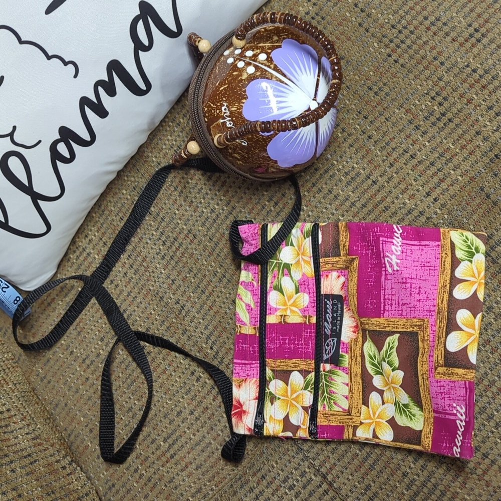 Two small purses Hawaii suviner